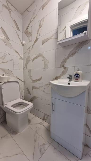 Brand New Collection Of Studios Close To Tube Station London Exterior photo