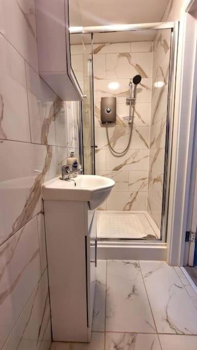 Brand New Collection Of Studios Close To Tube Station London Exterior photo